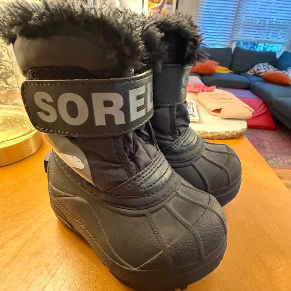 Sorel black size 5 no signs of wear